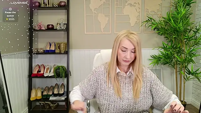 LadyLeea online show from November 2025 04:56:01 AM