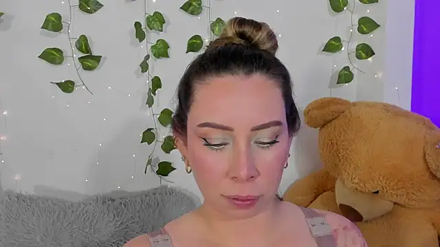 Snapshot of JanneKim chatting on November 2025 04:28:01 PM JanneKim online show from November 2025 04:28:01 PM