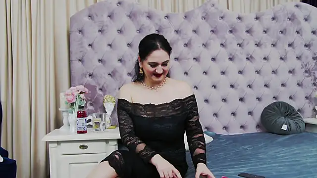 Snapshot of CassidyVelvet chatting on October 2025 08:29:02 PM CassidyVelvet online show from October 2025 08:29:02 PM