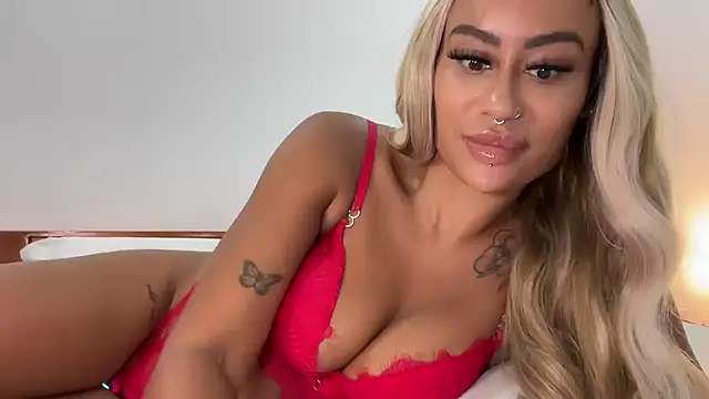 Snapshot of CoCo-Queen chatting on October 2025 02:26:02 AM CoCo-Queen online show from October 2025 02:26:02 AM