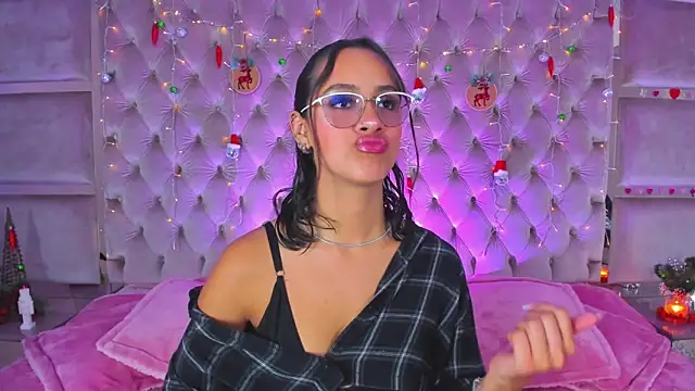 Snapshot of Harii_02 chatting on December 2024 03:49:01 AM Harii 02 online show from December 2024 03:49:01 AM