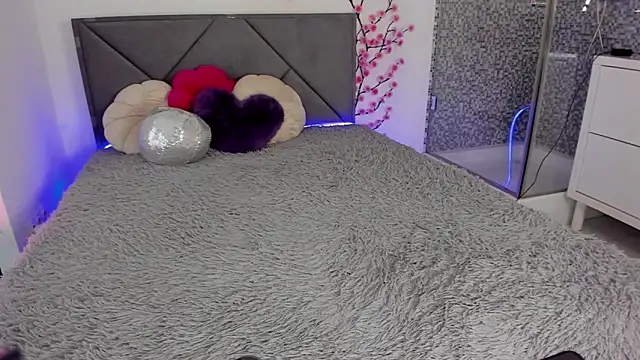 Snapshot of KristiVegass chatting on September 2025 05:33:01 AM KristiVegass online show from September 2025 05:33:01 AM