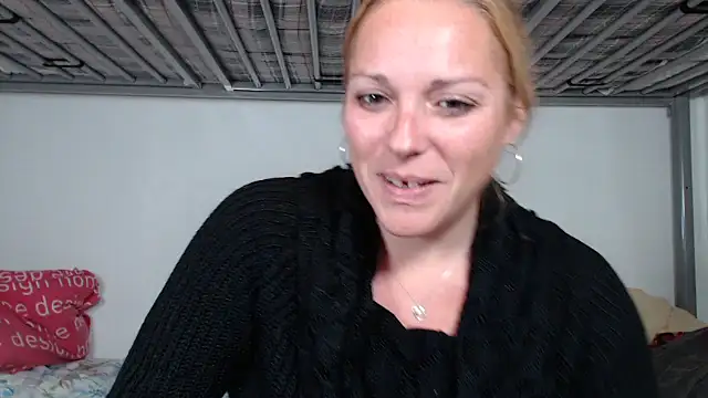 Doucelouve9 online show from January 2026 05:27:02 PM