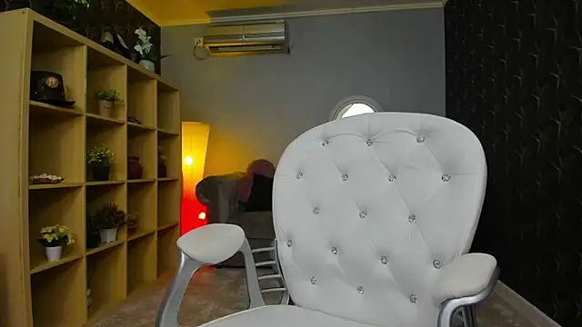 nicolee   19 online show from January 2025 12:25:01 AM