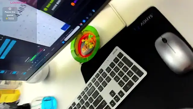 nicolee   19 online show from January 2025 05:35:02 PM