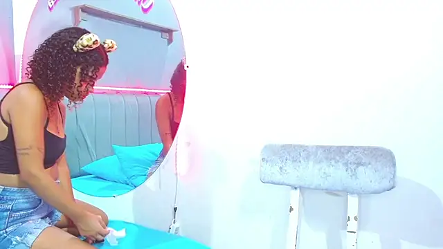 minimi naty online show from December 2024 07:22:01 PM