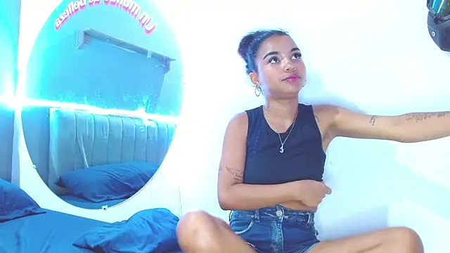 minimi naty online show from February 2025 08:30:02 PM