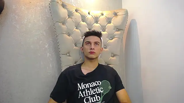 MrWilliseo online show from December 2024 07:36:01 PM