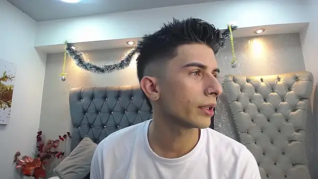 MrWilliseo online show from December 2024 06:37:02 PM