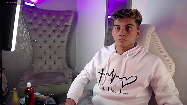 MrWilliseo online show from September 2025 07:58:02 PM