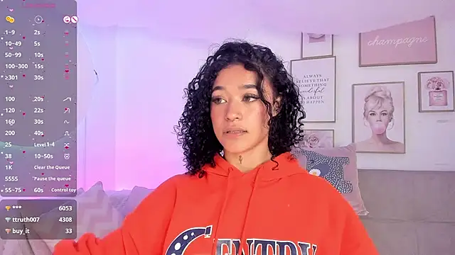 Snapshot of Crystal_Dluna chatting on January 2025 06:51:01 PM Crystal Dluna online show from January 2025 06:51:01 PM