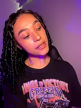 Snapshot of Crystal_Dluna chatting on September 2025 09:29:02 PM Crystal Dluna online show from September 2025 09:29:02 PM