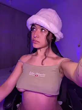 Snapshot of Crystal_Dluna chatting on September 2025 03:50:01 PM Crystal Dluna online show from September 2025 03:50:01 PM