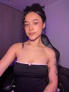 Snapshot of Crystal_Dluna chatting on November 2025 03:57:01 PM Crystal Dluna online show from November 2025 03:57:01 PM