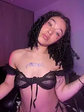 Snapshot of Crystal_Dluna chatting on November 2025 04:19:01 PM Crystal Dluna online show from November 2025 04:19:01 PM