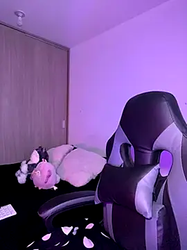 Snapshot of Crystal_Dluna chatting on November 2025 04:18:01 PM Crystal Dluna online show from November 2025 04:18:01 PM