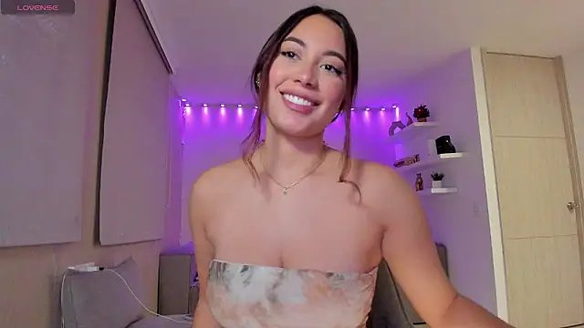 Snapshot of lupejones chatting on October 2025 02:00:01 AM lupejones online show from October 2025 02:00:01 AM