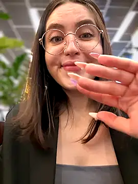 meow girl online show from September 2025 11:04:02 AM