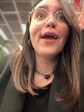 meow girl online show from October 2025 12:02:01 PM