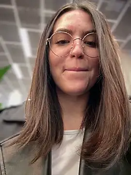 meow girl online show from October 2025 12:04:02 PM