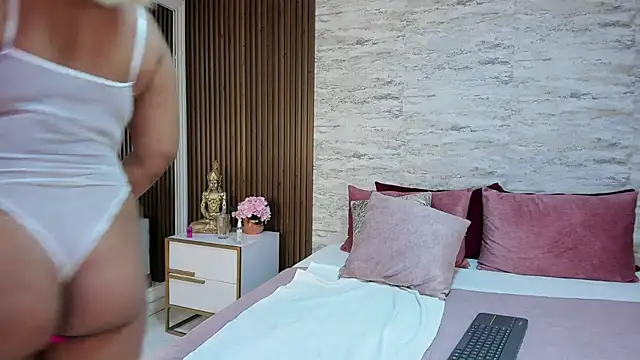 MadisonHunter2024 online show from January 2025 10:59:01 PM