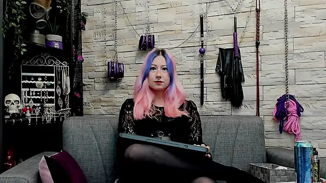 Snapshot of CruelMistress chatting on November 2025 02:06:01 PM CruelMistress online show from November 2025 02:06:01 PM