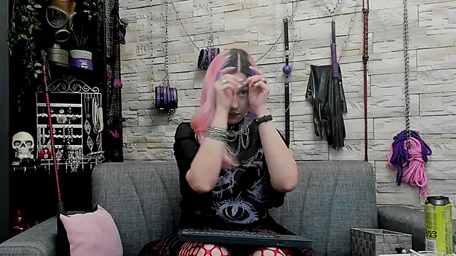 Snapshot of CruelMistress chatting on November 2025 03:43:02 PM CruelMistress online show from November 2025 03:43:02 PM