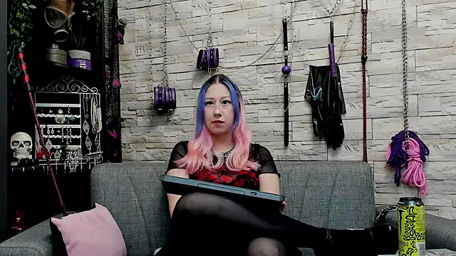 Snapshot of CruelMistress chatting on November 2025 03:33:02 PM CruelMistress online show from November 2025 03:33:02 PM