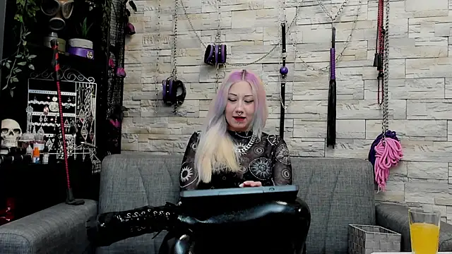 Snapshot of CruelMistress chatting on April 2026 11:57:02 PM CruelMistress online show from April 2026 11:57:02 PM