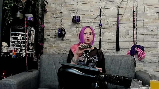 Snapshot of CruelMistress chatting on May 2026 01:33:02 AM CruelMistress online show from May 2026 01:33:02 AM