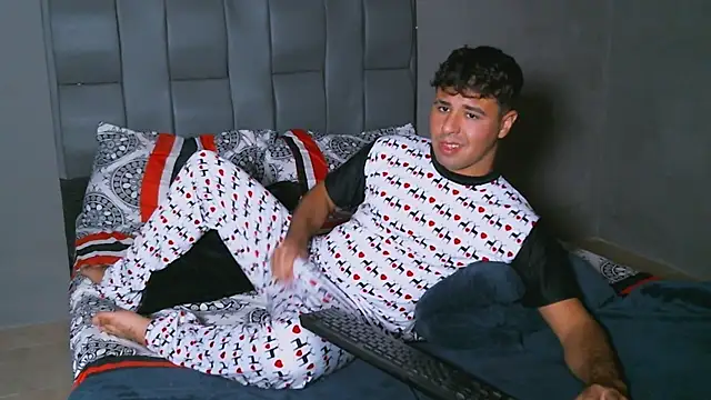 beautiful james online show from January 2025 02:37:01 AM