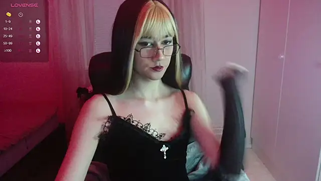 lewd pillows online show from December 2024 07:41:02 PM