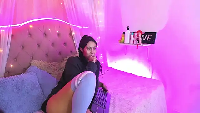 Snapshot of _Mia__9 chatting on February 2025 11:57:02 PM Mia 9 online show from February 2025 11:57:02 PM