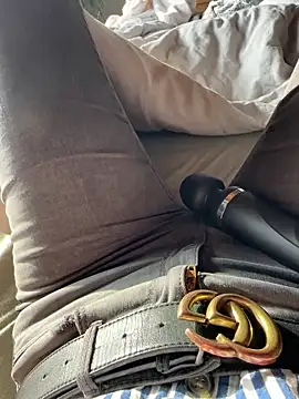 Snapshot of Ana-05 chatting on February 2025 01:22:01 PM Ana-05 online show from February 2025 01:22:01 PM