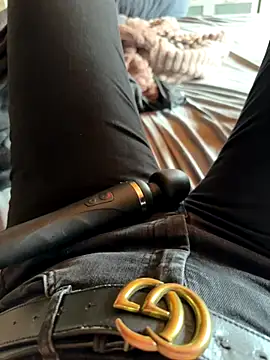 Snapshot of Ana-05 chatting on September 2025 10:48:01 AM Ana-05 online show from September 2025 10:48:01 AM