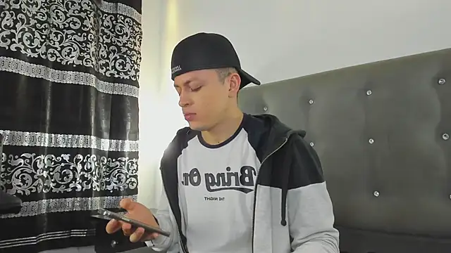Snapshot of Angel_Cuervo chatting on December 2024 12:56:01 PM Angel Cuervo online show from December 2024 12:56:01 PM