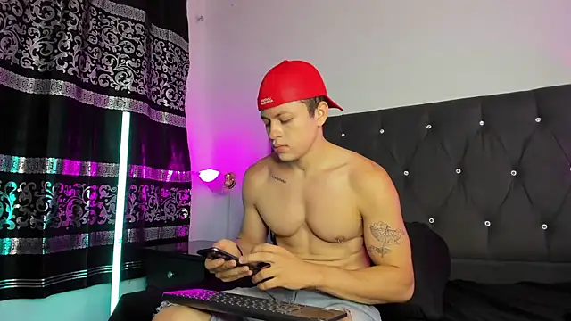 Snapshot of Angel_Cuervo chatting on March 2025 12:37:01 PM Angel Cuervo online show from March 2025 12:37:01 PM