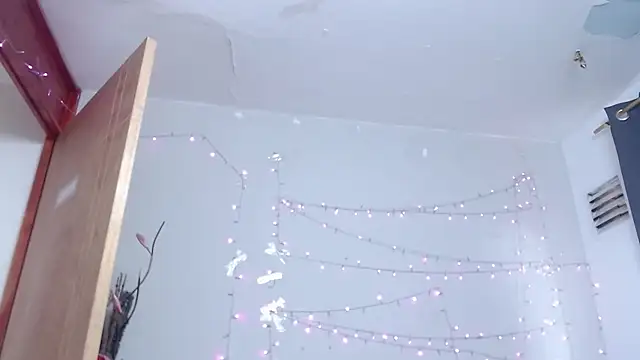 Nicol Love0 online show from March 2025 01:51:01 PM