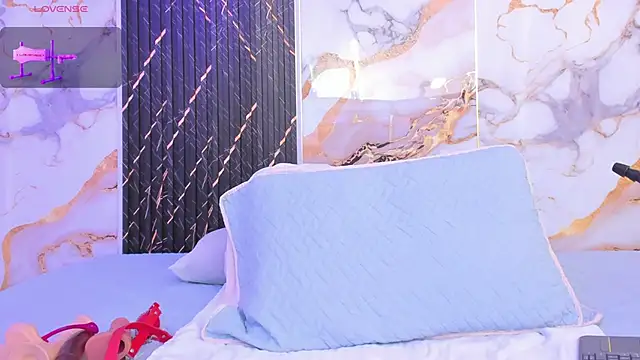 Alyson-a online show from December 2025 12:23:02 PM