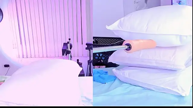 Kinky Mindy  online show from April 2026 07:52:02 PM