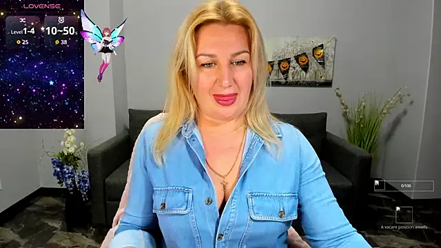 Lili Crossi online show from November 2025 12:51:01 PM