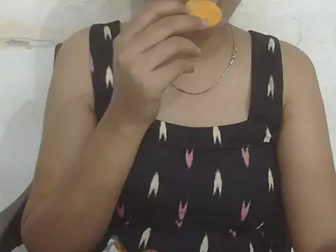 Snapshot of DOLL_CUTY chatting on May 2026 04:59:02 PM DOLL CUTY online show from May 2026 04:59:02 PM