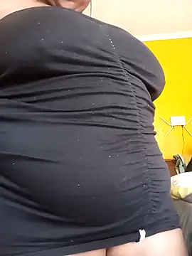 Snapshot of HotBootyBabe90 chatting on January 2025 09:35:02 AM HotBootyBabe90 online show from January 2025 09:35:02 AM