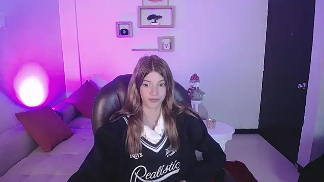 Nora Vennucci online show from December 2024 10:47:02 PM