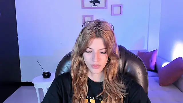 Nora Vennucci online show from February 2025 09:14:01 PM