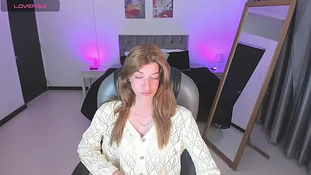 Nora Vennucci online show from March 2025 10:44:01 PM