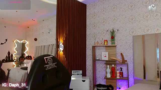 Daphnne tay online show from November 2025 03:18:02 AM