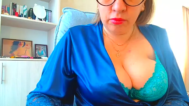 Snapshot of Brionia chatting on October 2025 07:54:01 AM Brionia online show from October 2025 07:54:01 AM