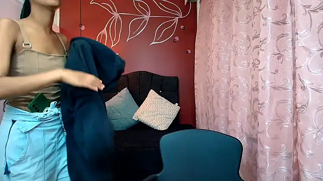 Zia Green online show from December 2024 12:12:02 PM