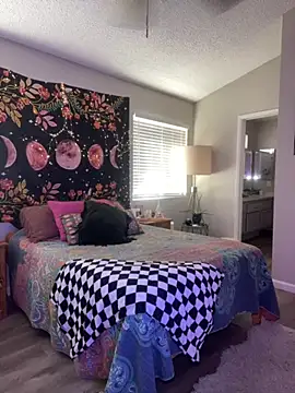 Snapshot of GoldieBakeman chatting on October 2025 03:53:01 PM GoldieBakeman online show from October 2025 03:53:01 PM